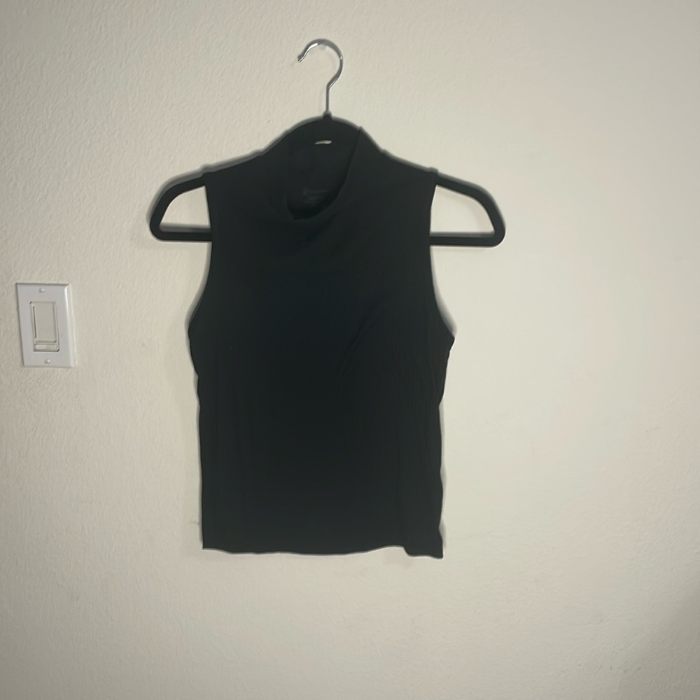 Black turtleneck great for working out